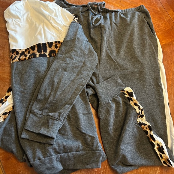 Maternity Sweatshirt and Top Set - Picture 3 of 4